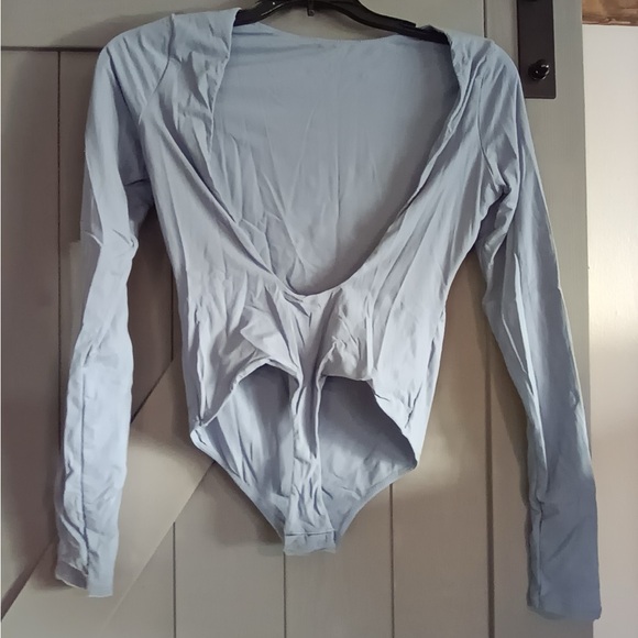 SKIMS Light Blue Long Sleeve Shirt - Picture 2 of 3